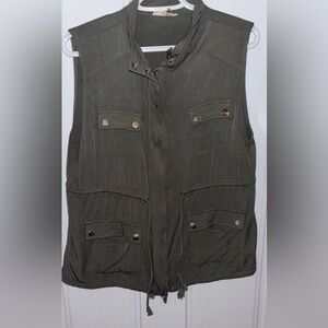 Entro Dark Green Utility Vest (tiny pin holes on front SEE PICS) sz.large